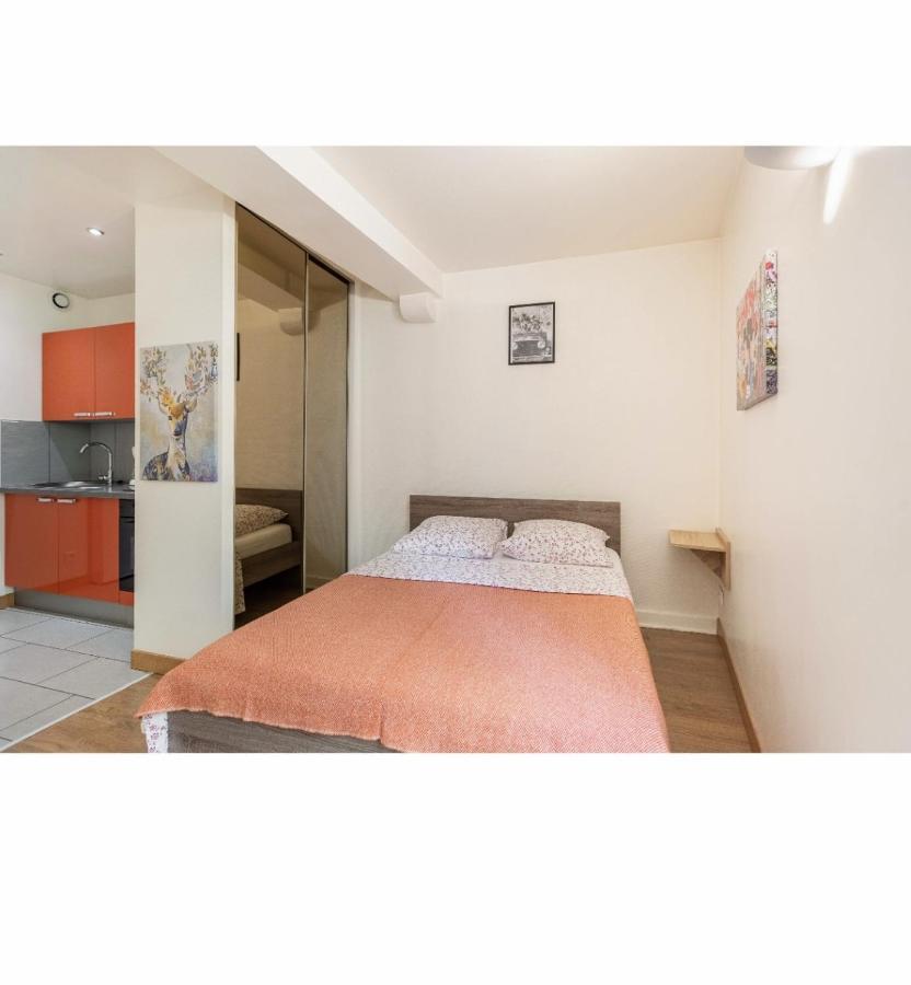 Location F1 Neuf Centre Historique Riom Apartment Exterior photo