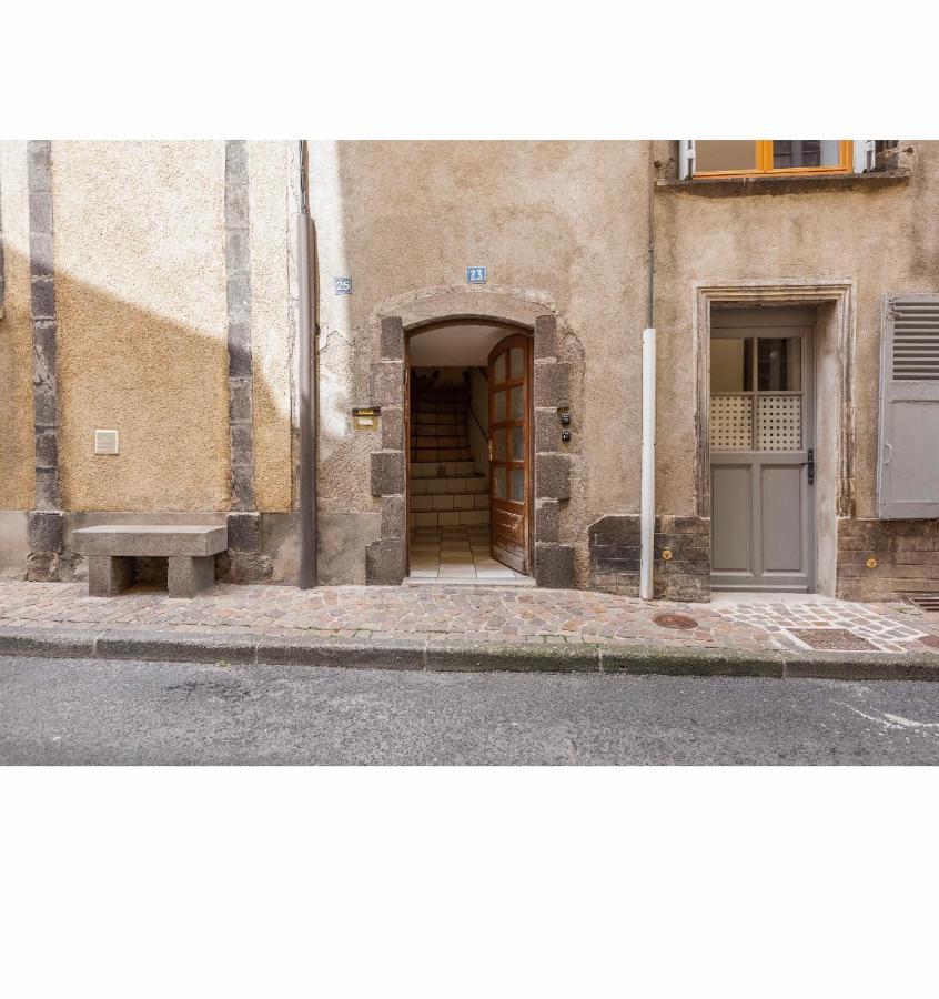 Location F1 Neuf Centre Historique Riom Apartment Exterior photo